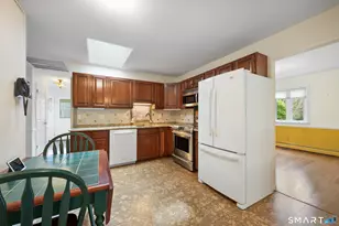 2 Finch Ct, Norwalk, CT 06854 - Photo 5