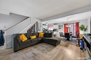 18 Cadbury Pl, Naugatuck, CT 06770 - Photo 9