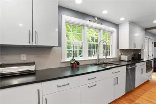 25 Summit Rd, Greenwich, CT 06878 - Photo 9