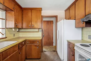 42 Clift Ln, Groton, CT 06355 - Photo 5