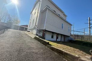 26 Clarence St, Bridgeport, CT 06608 - Photo 15