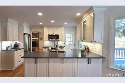 10 Heritage Lane, Stamford, CT 06903 - Photo 9