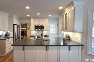 10 Heritage Ln, Stamford, CT 06903 - Photo 9