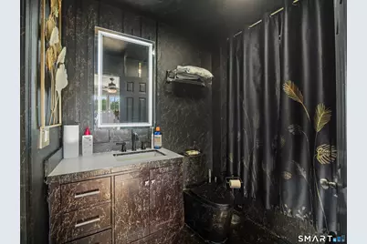 207 Ridgefield Avenue, Waterbury, CT 06705 - Photo 21