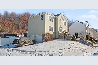 207 Ridgefield Avenue, Waterbury, CT 06705 - Photo 3