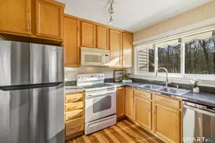 38 Hilltop Dr, Simsbury, CT 06089 - Photo 9