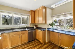 38 Hilltop Dr, Simsbury, CT 06089 - Photo 3