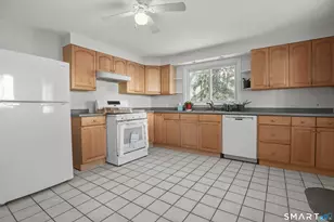 2 Rochelle Rd, Norwalk, CT 06854 - Photo 5