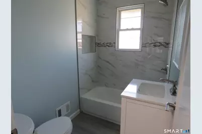 15 Hartford Avenue, Enfield, CT 06082 - Photo 9