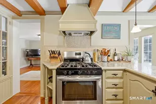 402 Boston St, Guilford, CT 06437 - Photo 9