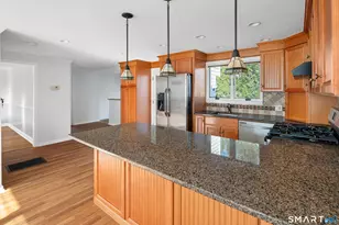 37 Gaymoor Dr, Stamford, CT 06907 - Photo 5