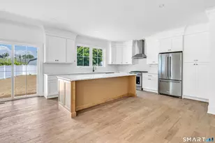 27 Suzanne Cir, Fairfield, CT 06825 - Photo 9