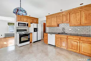 425 Piedmont St, Waterbury, CT 06706 - Photo 11