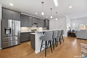 909 Tillinghast Dr, Oxford, CT 06478 - Photo 5