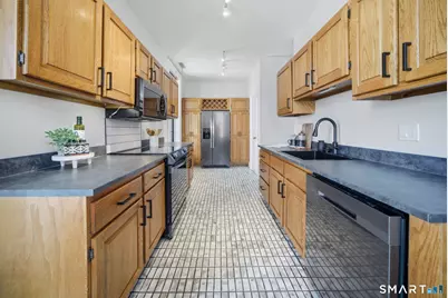 34 Charter Oak Place #4, Hartford, CT 06183 - Photo 3