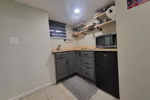 110 Darby St, Bloomfield, CT 06002 - Photo 29