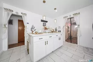 17 Rosedale Ave, Waterbury, CT 06705 - Photo 5