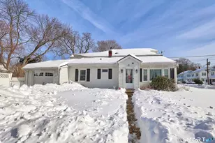 17 Rosedale Ave, Waterbury, CT 06705 - Photo 1