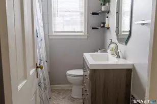 33 Sands Pl, Stratford, CT 06615 - Photo 7