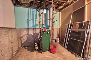 151 Downes St, Waterbury, CT 06704 - Photo 27