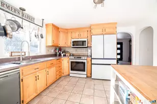 36 Weybosset St, Shelton, CT 06484 - Photo 9