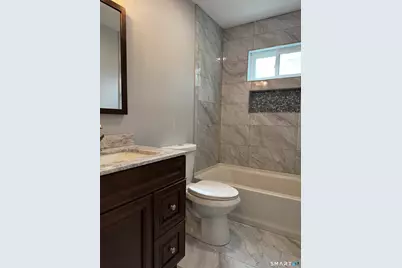 410 Alba Avenue, Bridgeport, CT 06606 - Photo 31