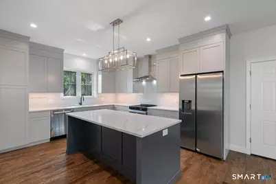 410 Alba Avenue, Bridgeport, CT 06606 - Photo 11