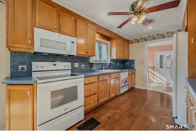 1040 East Lake Road, Montville, CT 06370 - Photo 9