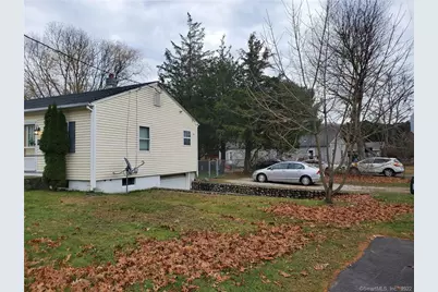 83 Midway Oval, Groton, CT 06340 - Photo 3