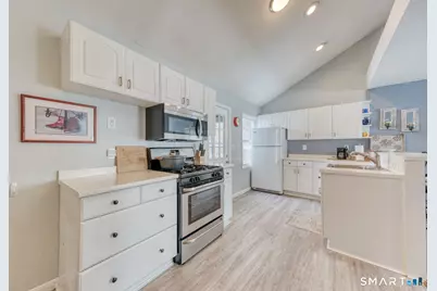 24 Lorraine Court, East Hartford, CT 06105 - Photo 9