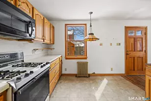 220 Melville Dr, Fairfield, CT 06825 - Photo 5