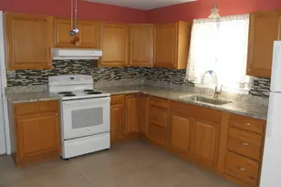 32 Walnut Cir, Windsor Locks, CT 06096 - Photo 7