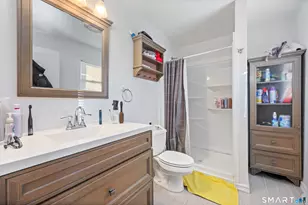 74 Village Ln, Bridgeport, CT 06606 - Photo 15