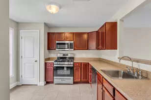 15 Freedom Way, East Lyme, CT 06357 - Photo 5