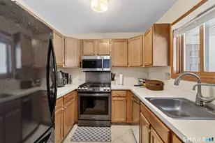 140 Barn Finch Cir, Naugatuck, CT 06770 - Photo 5