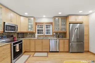 36 Somerset Ln, Stamford, CT 06903 - Photo 3