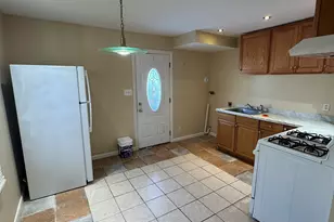 117 Dupont Pl, Bridgeport, CT 06610 - Photo 3