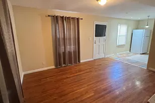 117 Dupont Pl, Bridgeport, CT 06610 - Photo 5