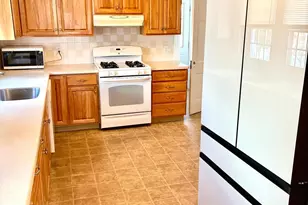 302 Quaker Ln N, West Hartford, CT 06119 - Photo 5