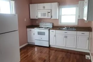 141 Hicks St, Bridgeport, CT 06608 - Photo 5