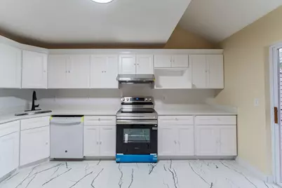 208 Castlewood Drive #208, Bloomfield, CT 06002 - Photo 9