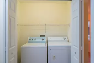 208 Castlewood Dr, Bloomfield, CT 06002 - Photo 15