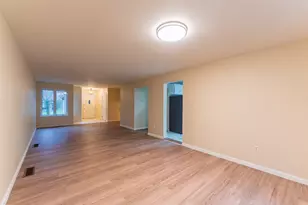 208 Castlewood Dr, Bloomfield, CT 06002 - Photo 7