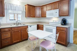 44 Alder Rd, Simsbury, CT 06070 - Photo 7