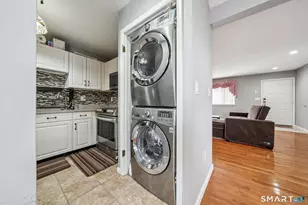 2289 Bedford St, Stamford, CT 06905 - Photo 9