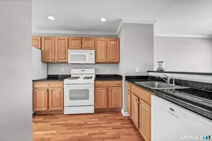 902 Sienna Dr, Danbury, CT 06810 - Photo 9