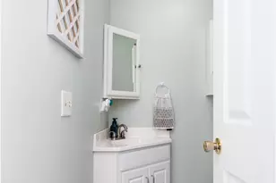 32 Woodland Ct, Meriden, CT 06450 - Photo 13