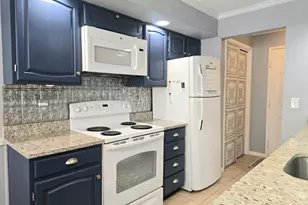 22 Essex Ct, Brookfield, CT 06804 - Photo 9