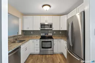 107 Country Club Ct, Rocky Hill, CT 06067 - Photo 3