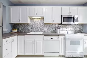 35 Marjorie Ln, Manchester, CT 06042 - Photo 7